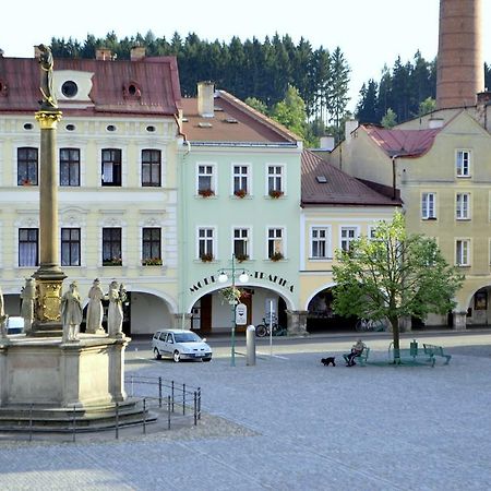 Apartman Namesti Hostinne Exterior photo