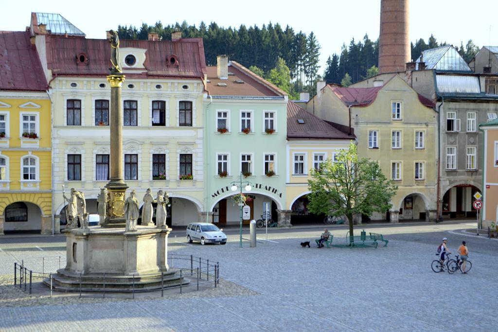 Apartman Namesti Hostinne Exterior photo