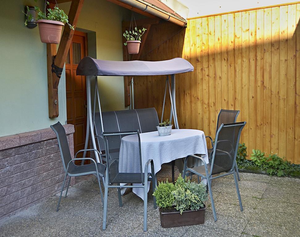 Apartman Namesti Hostinne Exterior photo