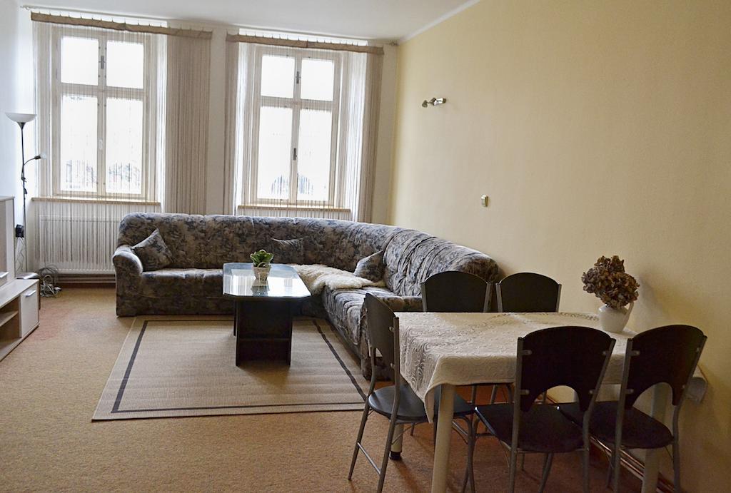 Apartman Namesti Hostinne Exterior photo